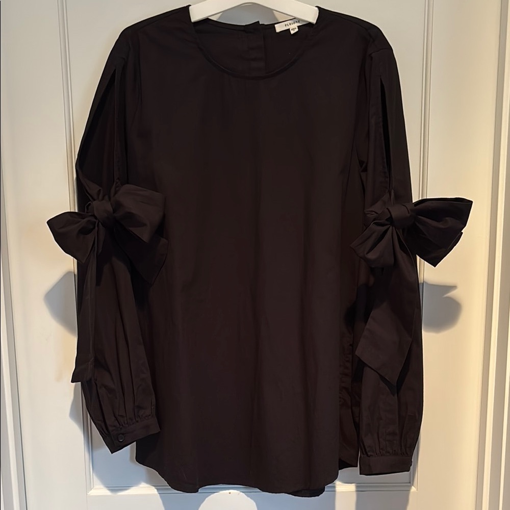 Pleione 100% cotton tunic with bow ties on sleeves & button back